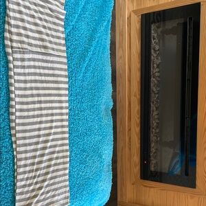 Veond Chic Striped Infinity Loop Scarf in Gray and White